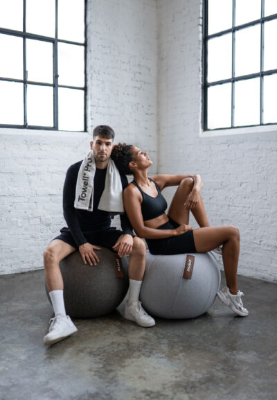 Szürke fitnesz labdák